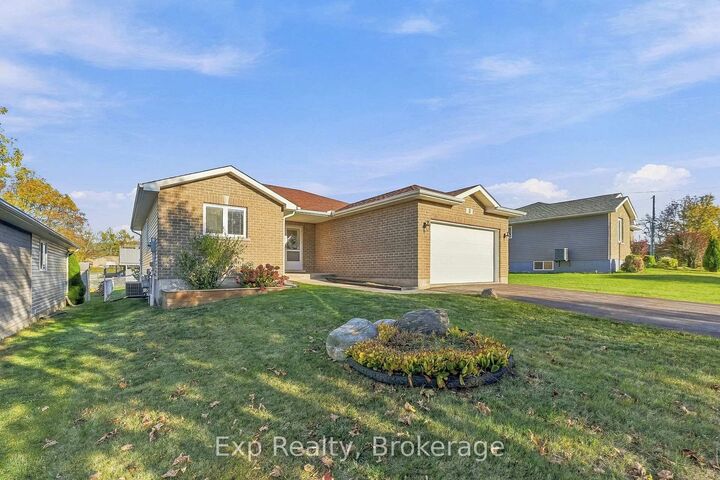 Property Photo:  8 Jane's Court  ON K0K 1S0 