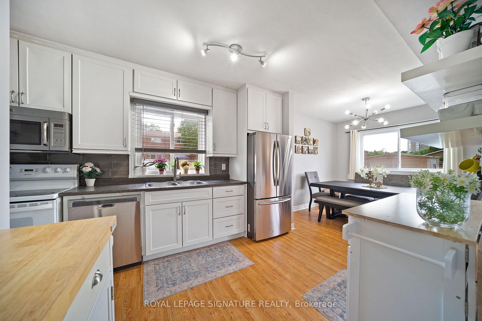 Property Photo:  2027 Bluefields Drive 2  ON L7P 1J9 