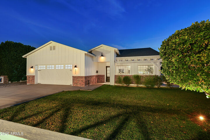 Property Photo: 4311 E Earll Drive AZ 85018