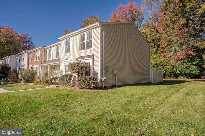 Property Photo:  49 Cottonwood Court  NJ 08852 