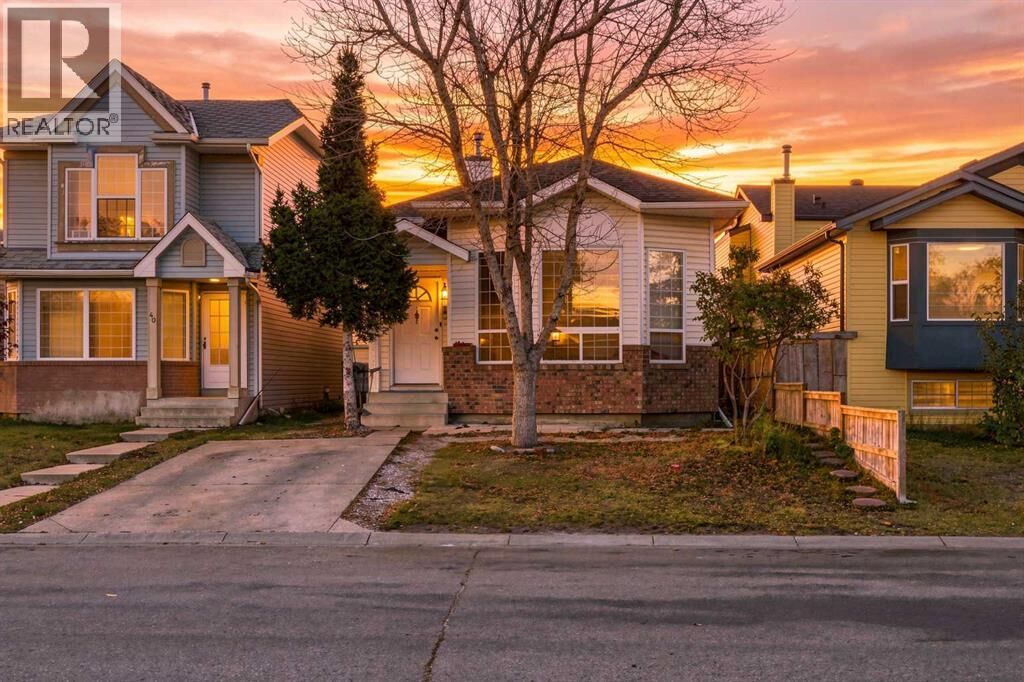 Property Photo:  36 Martin Crossing Manor Northeast  AB T3J 3R6 
