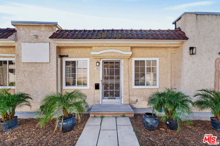 Property Photo:  1850 N Berendo St  CA 90027 