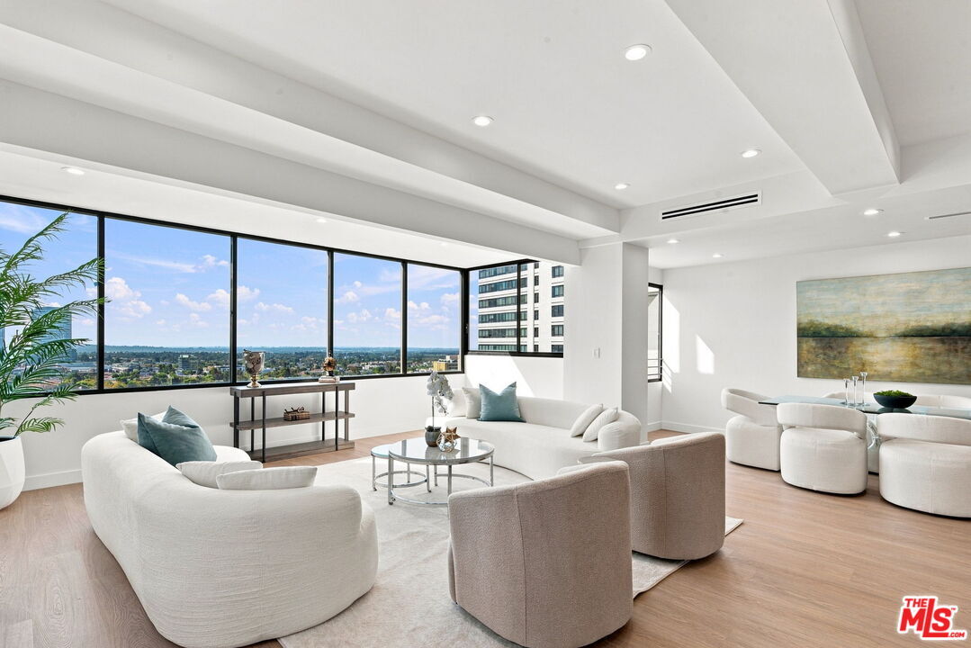 Property Photo: 865 Comstock Ave, Unit 14B CA 90024