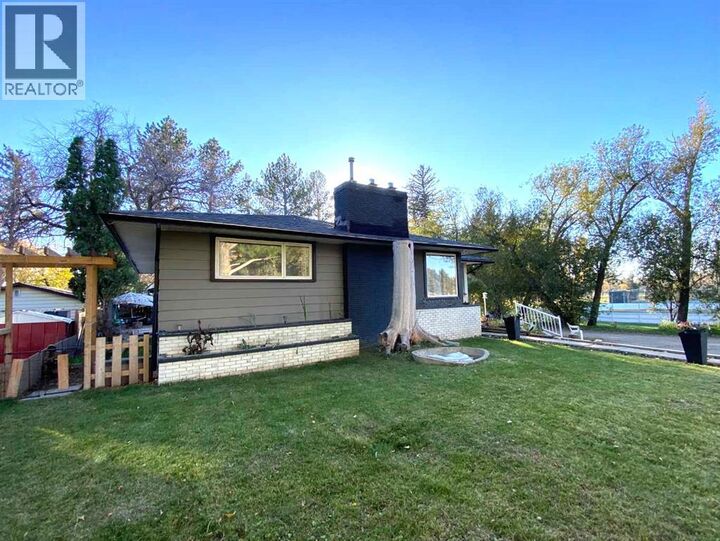 Property Photo:  535 2A Avenue West  AB T1R 0B1 