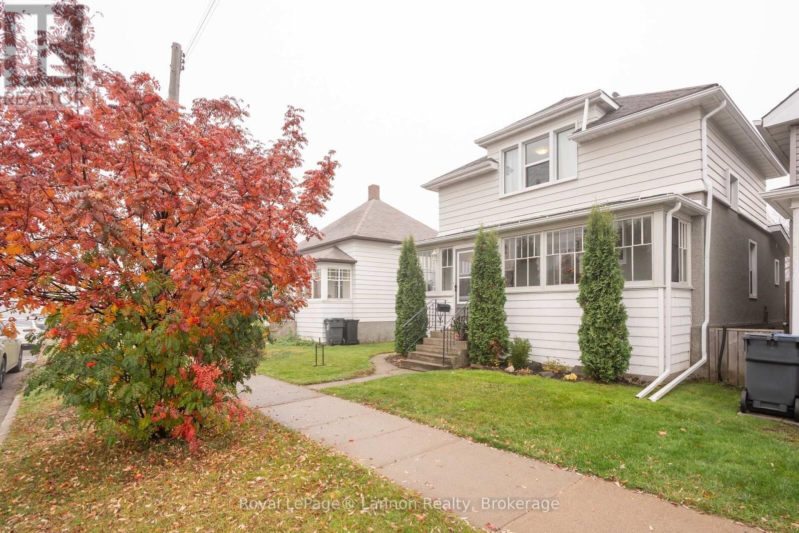 Property Photo: 250 Brock Street West ON P7E 4J3