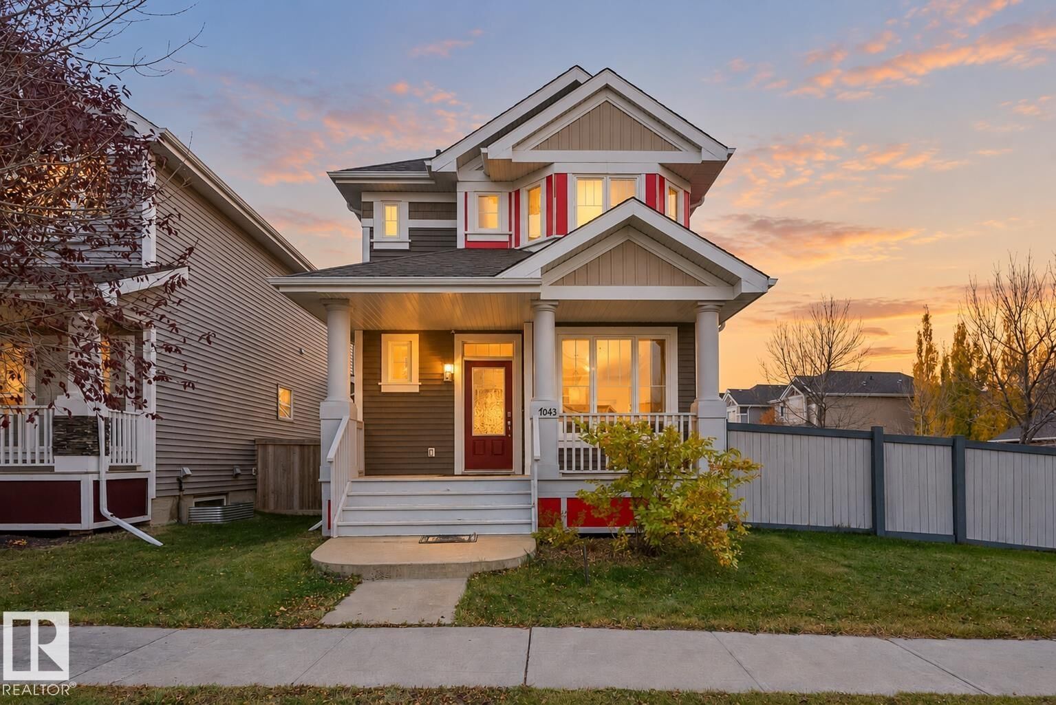 Property Photo:  7043 22 Avenue SW  AB T6X 0T8 