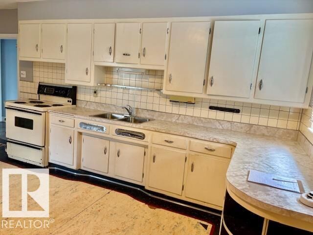 Property Photo:  5042 49 Avenue  AB T9C 1L9 