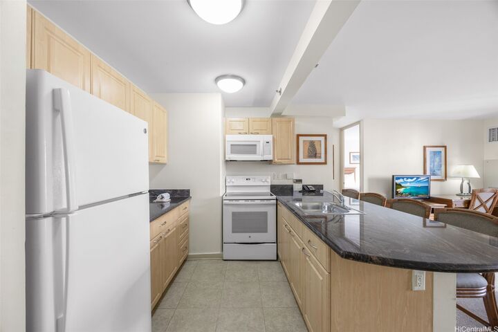 Property Photo:  229 Paoakalani Avenue 1404 (Nuc)  HI 96815 