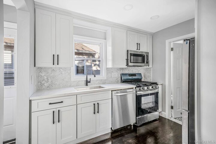 Property Photo: 1 Hudson Court NY 11563