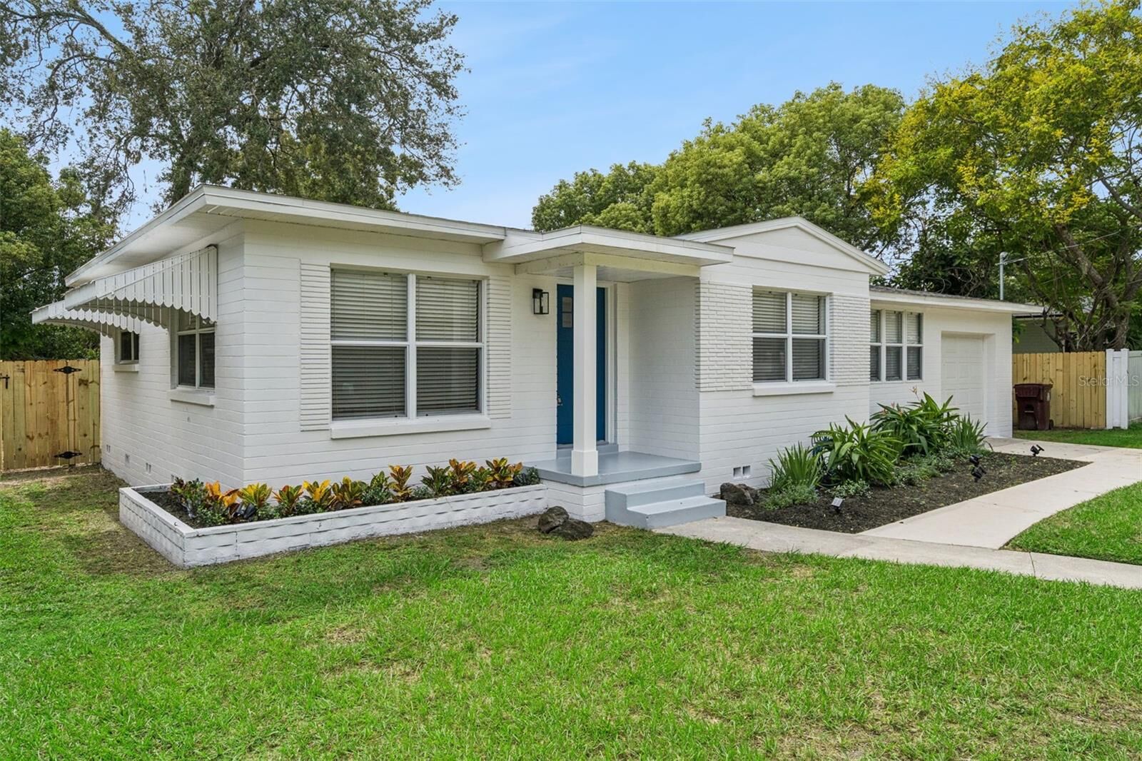 Property Photo: 2808 E Pine Street FL 32803