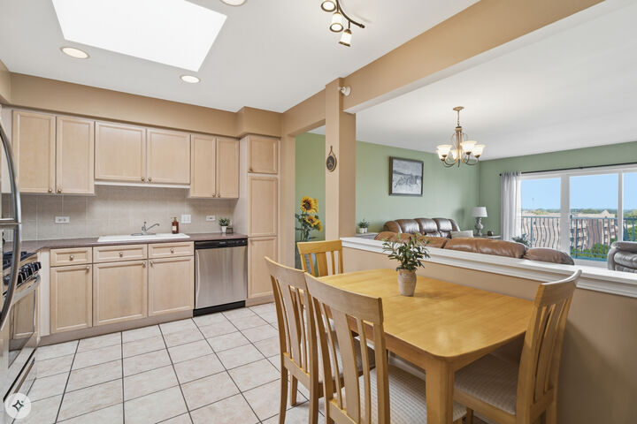 Property Photo:  7061 W Touhy Avenue 710  IL 60714 
