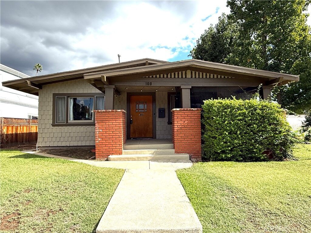 Property Photo:  108 S Oak Avenue  CA 91107 