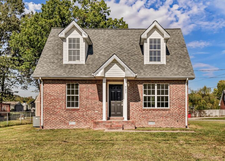 Property Photo:  727 Inver Ln  TN 37042 