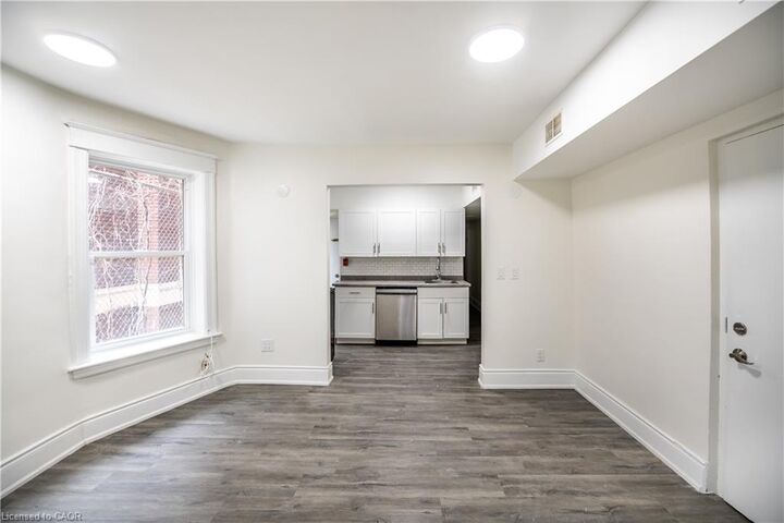Property Photo:  709 Main E Street 2  ON L8M 1K8 