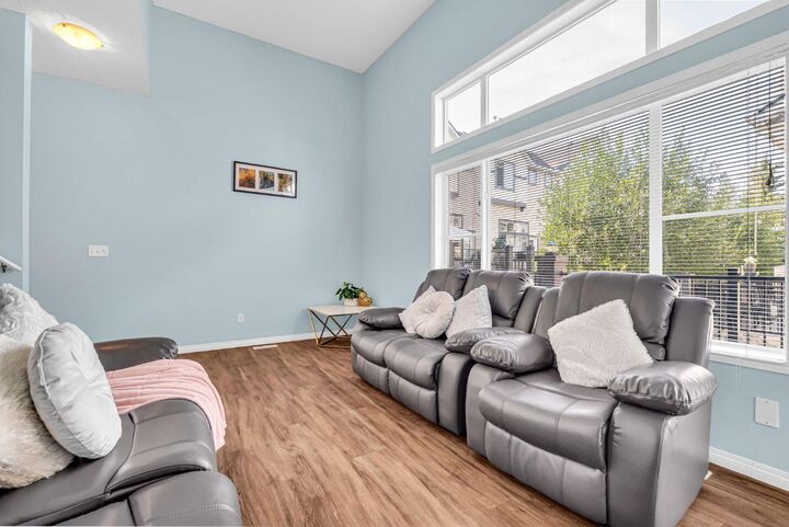 Property Photo:  28 Everhollow Way SW  AB T2Y 5B4 
