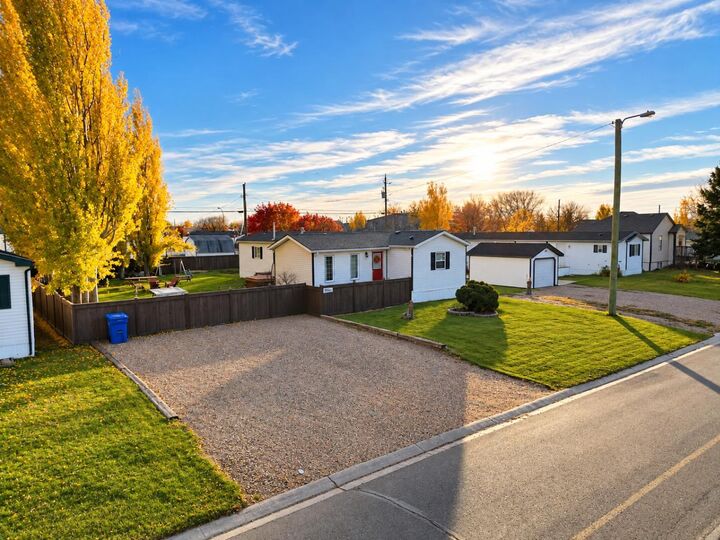 Property Photo:  10613 101 Ave  AB T0H 2H0 