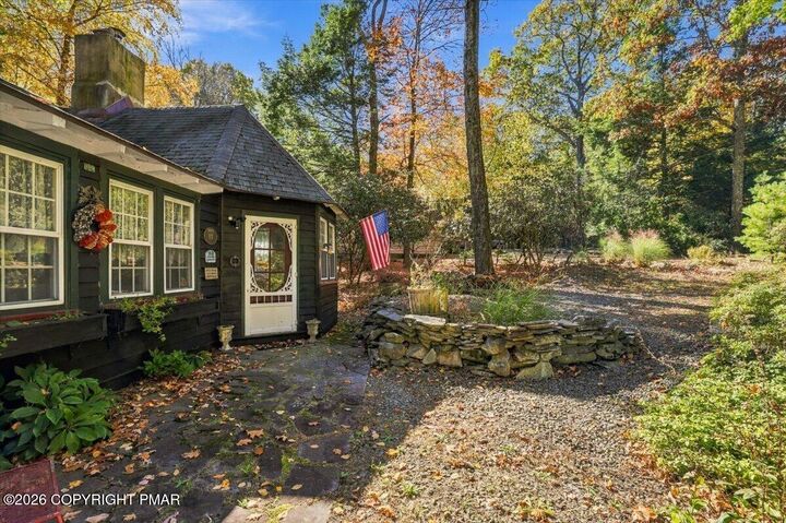Property Photo:  686 Lenape Lane  PA 18323 