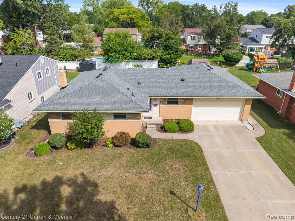 Property Photo:  30222 Buckingham Street  MI 48154 