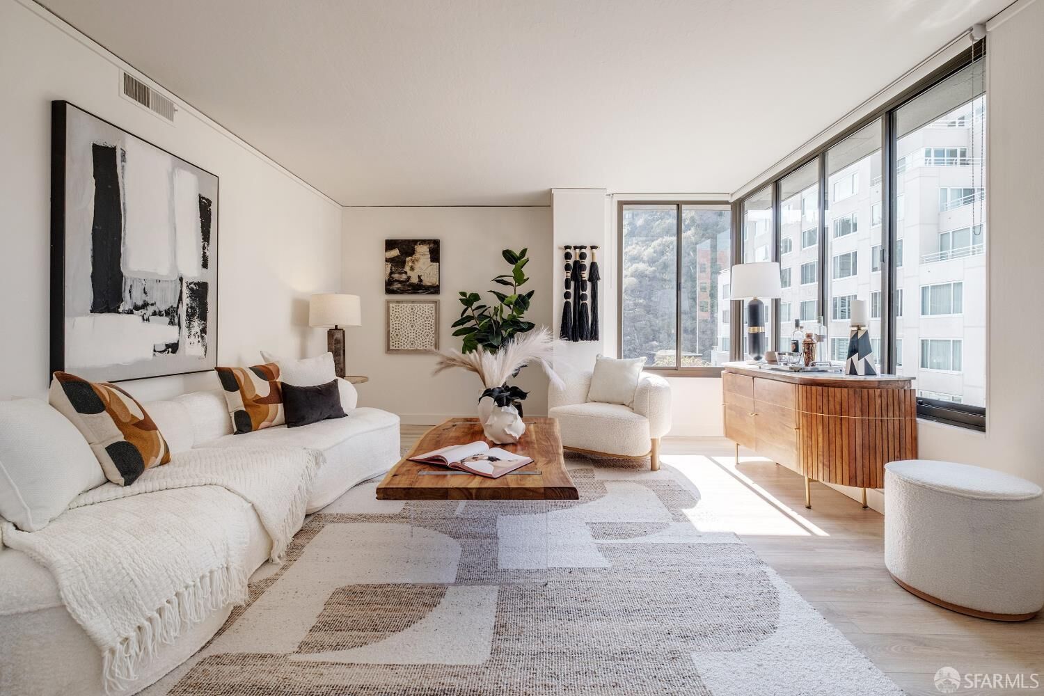 Property Photo:  152 Lombard Street 508  CA 94111 
