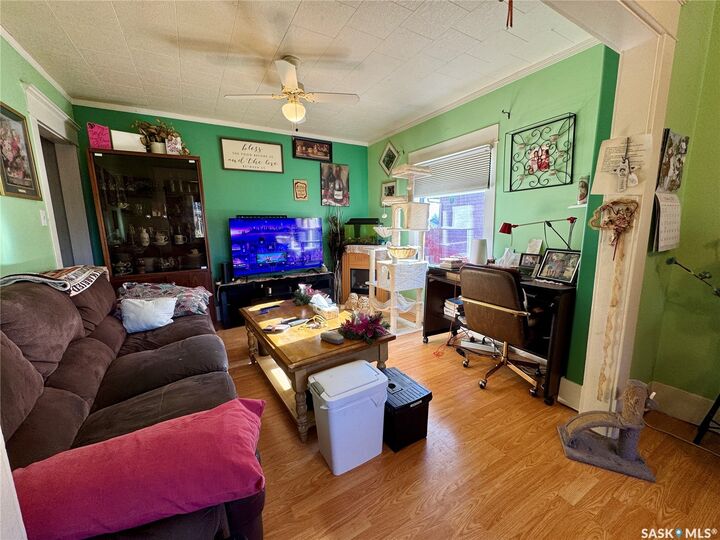 Property Photo:  302 3rd Street E  SK S0K 4W0 