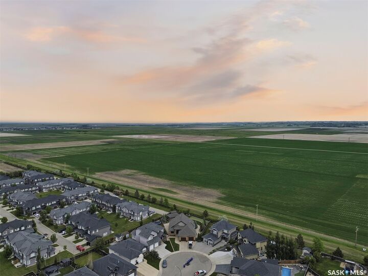 Property Photo:  431 Paton Place  SK S7W 0B8 