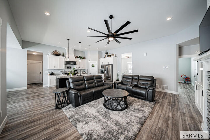 Property Photo:  1183 N 1275 E  ID 83274 
