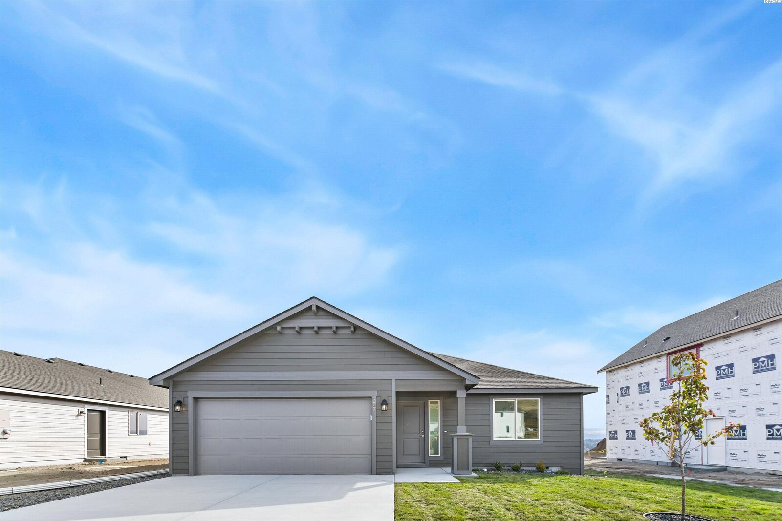Property Photo:  757 Honeylicious St  WA 99352 