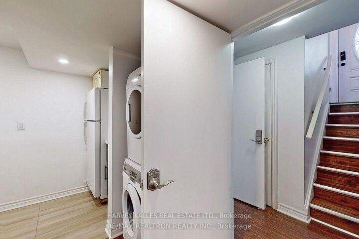Property Photo: 142 Combe Avenue Lower ON M3H 4K1