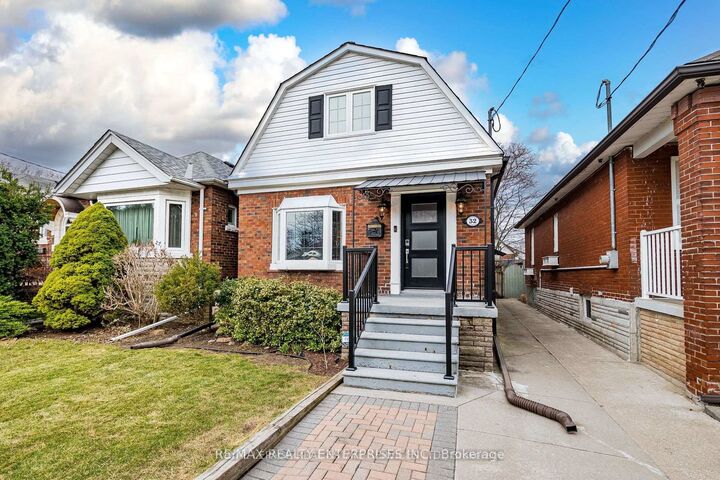 Property Photo:  32 Seventh Street Upper Level  ON M8V 3B2 