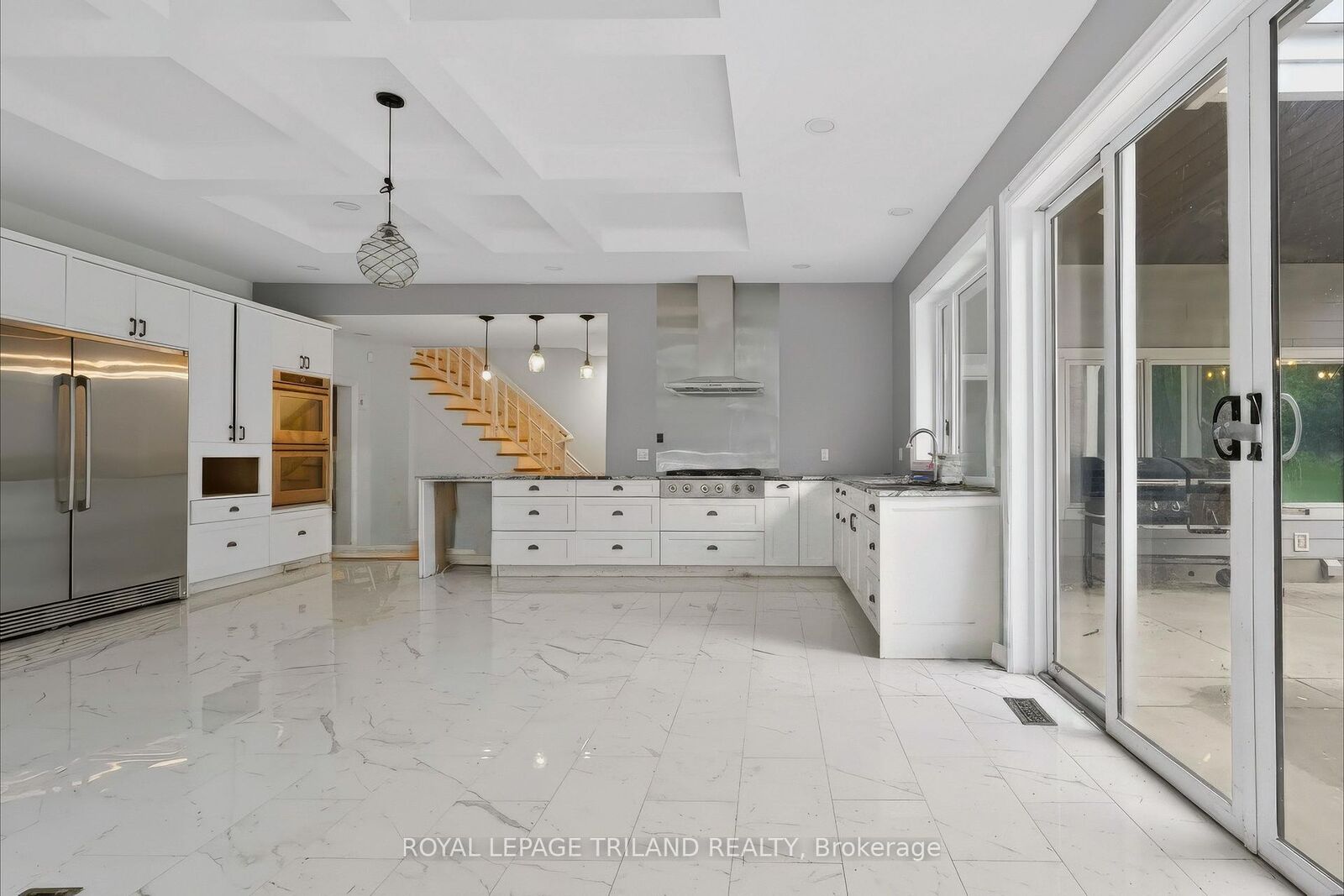 Property Photo: 467 Commissioners Road E ON N6C 2T6