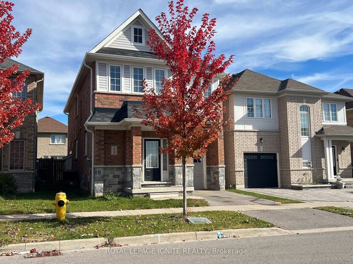 Property Photo:  33 Ainsbury Avenue  ON L1Z 0S7 