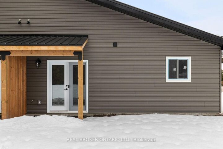 Property Photo: 47 Creighton Street S 1 ON L3V 1B1
