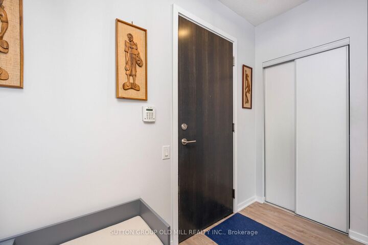 Property Photo:  105 The Queensway Way 2014  ON M6S 5B5 