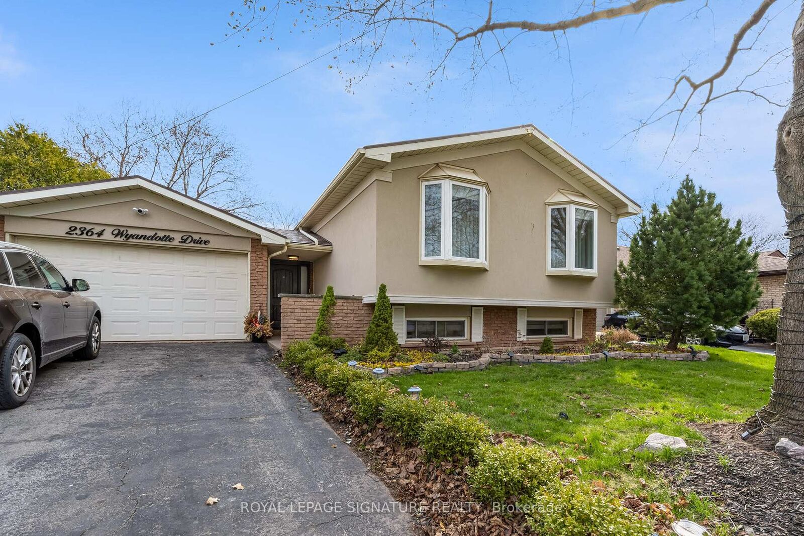 Property Photo:  2364 Wyandotte Drive  ON L6L 2T6 
