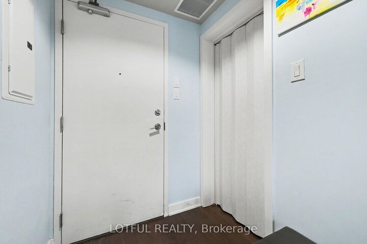 Property Photo: 340 McLeod Street 544 ON K2P 1A4