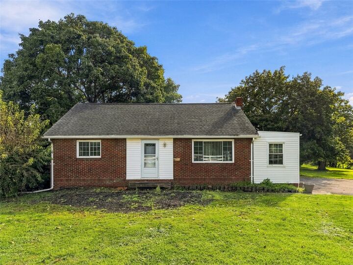 Property Photo: 762 Hartzell School Rd PA 15066