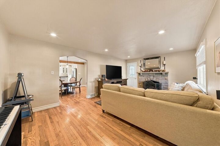 Property Photo: 204 Jackson Cir PA 15229