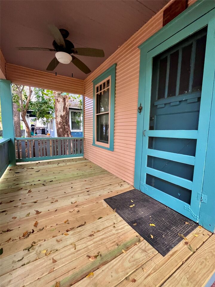 Property Photo: 1208 Taylor Street TX 78702