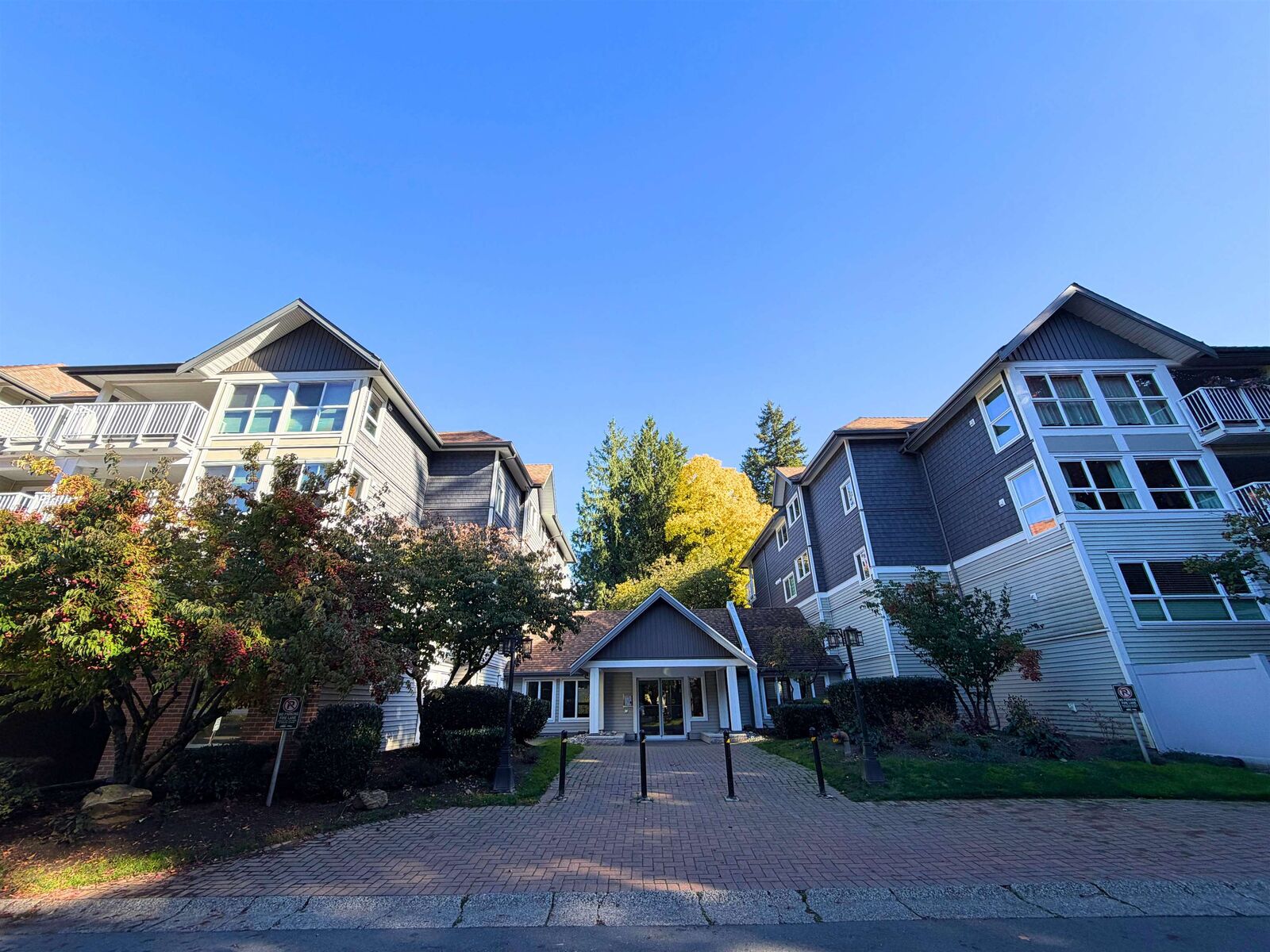 Property Photo: 9626 148 Street 201 BC V3R 0W2