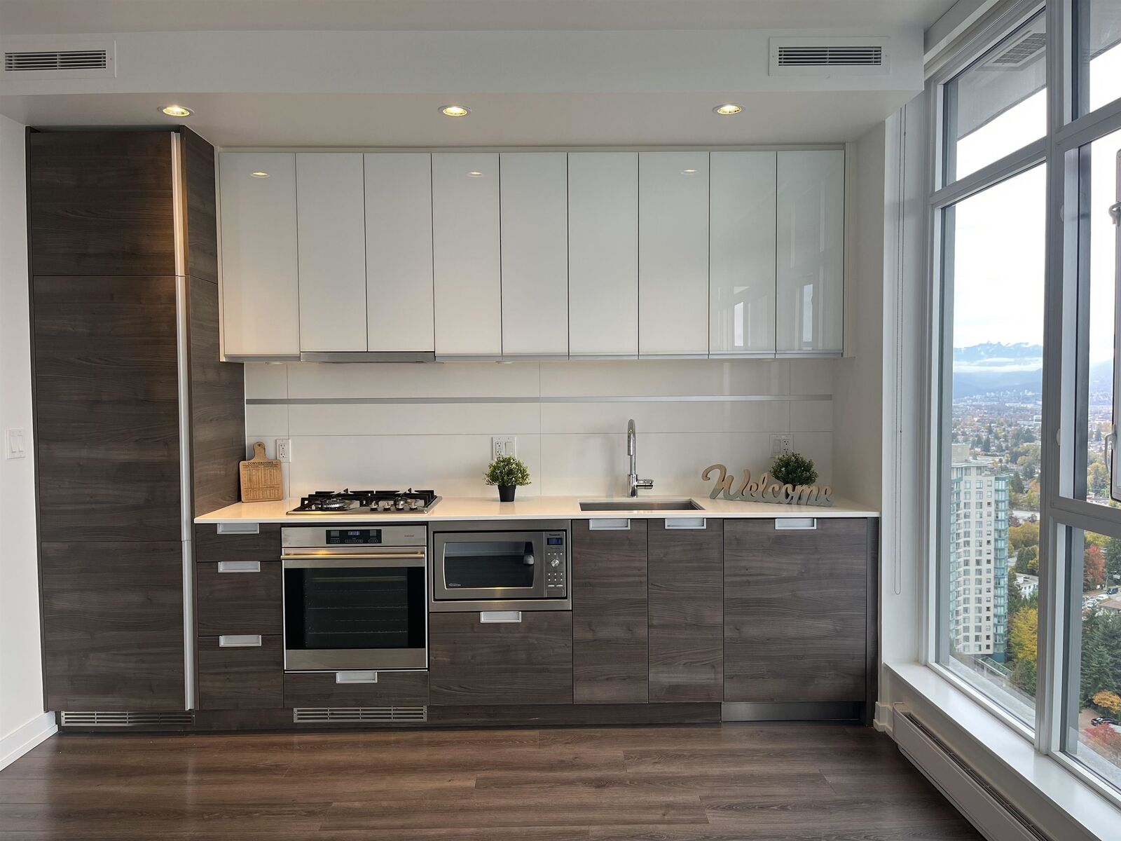 Property Photo:  4688 Kingsway Street  BC V5H 0E9 