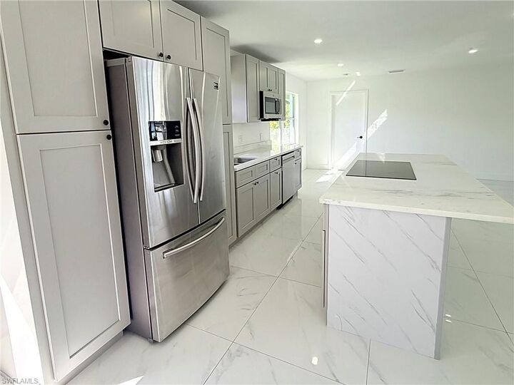 Property Photo: 3615 Country Club Blvd FL 33904