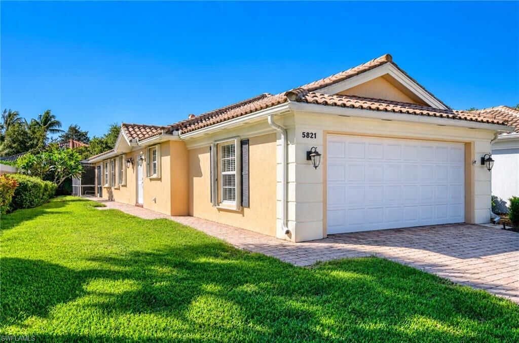 Property Photo: 5821 Drummond Way FL 34119