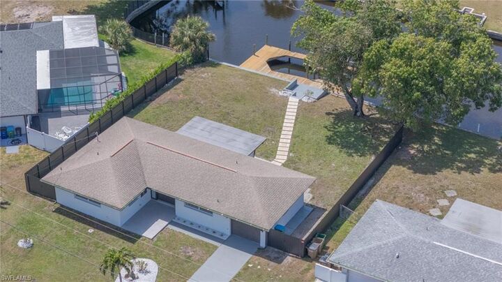 Property Photo: 5150 York Ct FL 33904