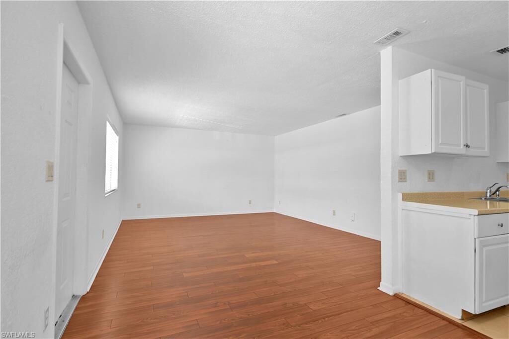 Property Photo: 4611 Bayshore Dr O5 FL 34112