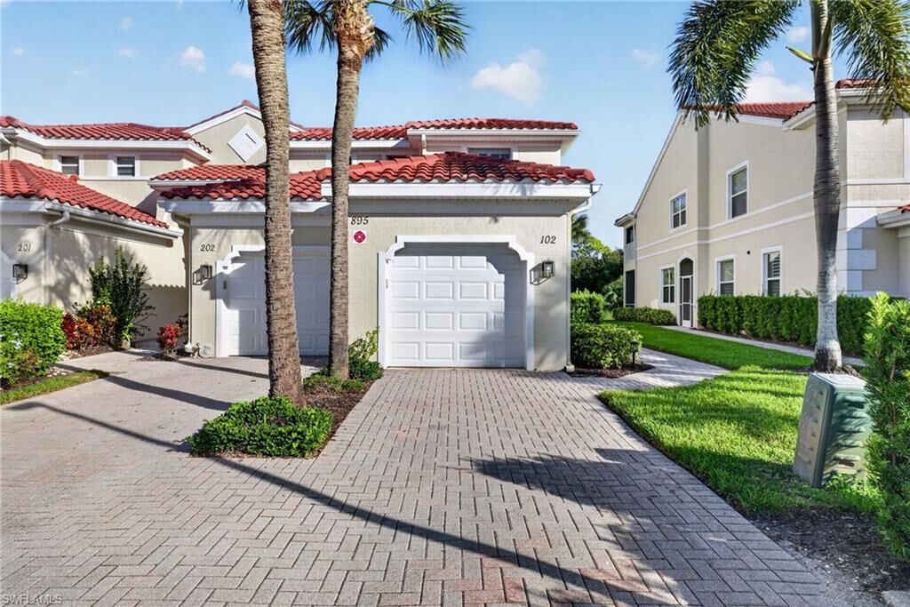 Property Photo:  895 Eastham Way M102  FL 34104 