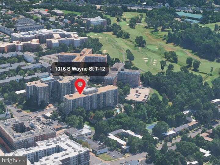 Property Photo:  1016 S Wayne Street T-12  VA 22204 