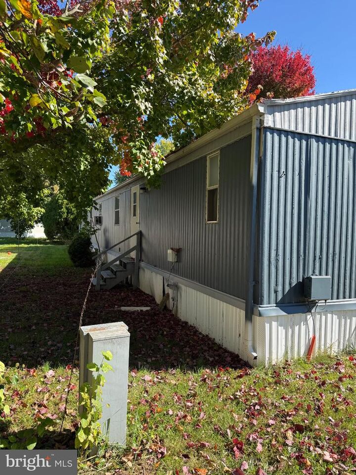 Property Photo:  732 Cleaver Farm Road  DE 19709 