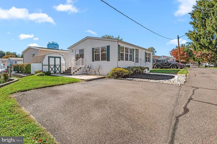 Property Photo:  2304 Brownsville Road H-28-Maple Ave  PA 19053 