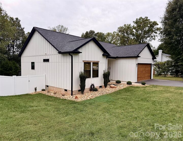Property Photo:  4347 Greenbriar Drive  NC 28602 