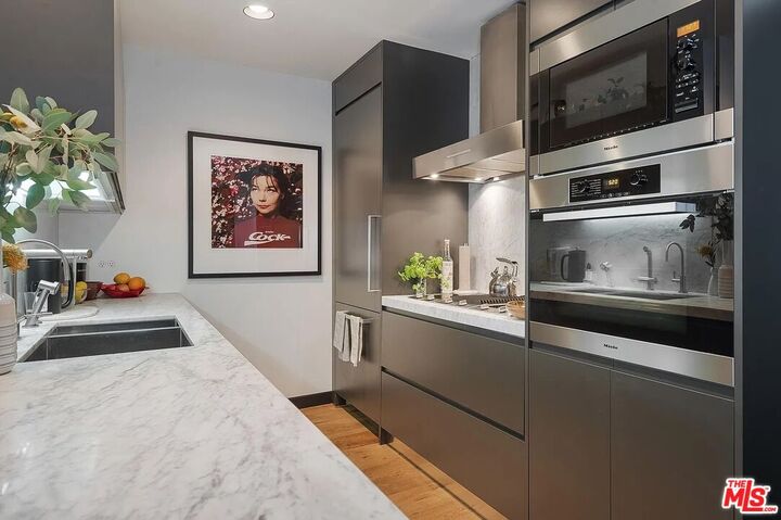 Property Photo:  1134 Alta Loma Rd, Unit 212  CA 90069 